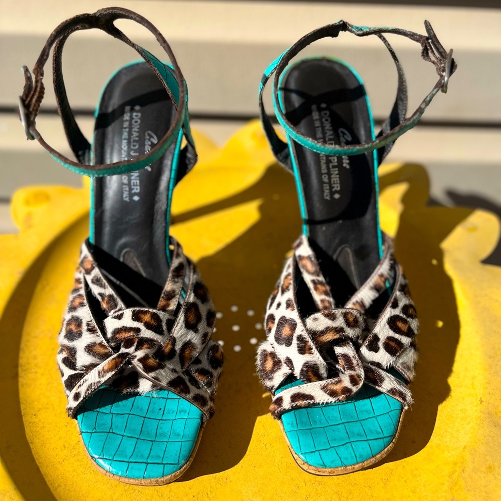 💕DONALD J PLINER SANDAL HEELS💕